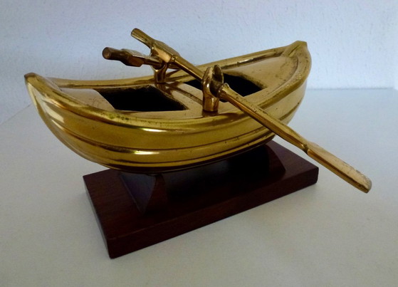 Brass boat sculpture on wooden base, Decorative Objects, Gold, Vintage (photo 4 of 12)
