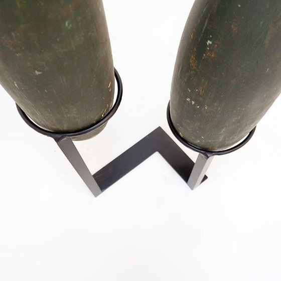 Image 1 of Paar große hölzerne Übungskeulen auf Sockel - Anfang 20.