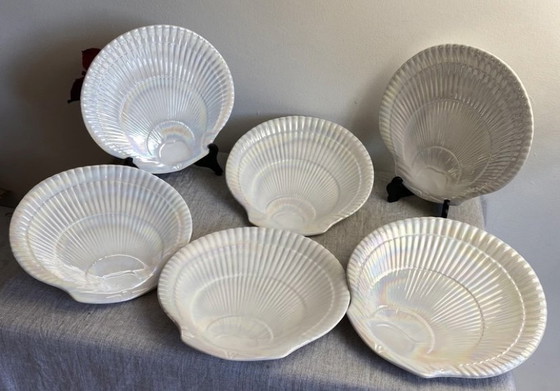 Image 1 of Assiettes En Forme De Coquillage Iridescentes