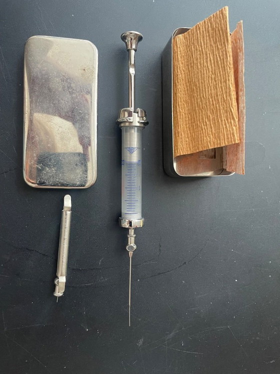 Image 1 of Jeringa reesterilizable de 2 ml con caja metálica