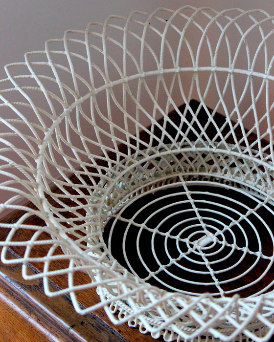 Image 1 of Centerpiece in Creamy White Lacquered Metal, in the style of Mathieu Matégot