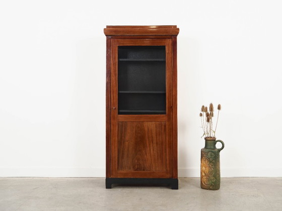 Image 1 of Notenhouten vitrinekast, Deens design, jaren 60, gemaakt in Denemarken.