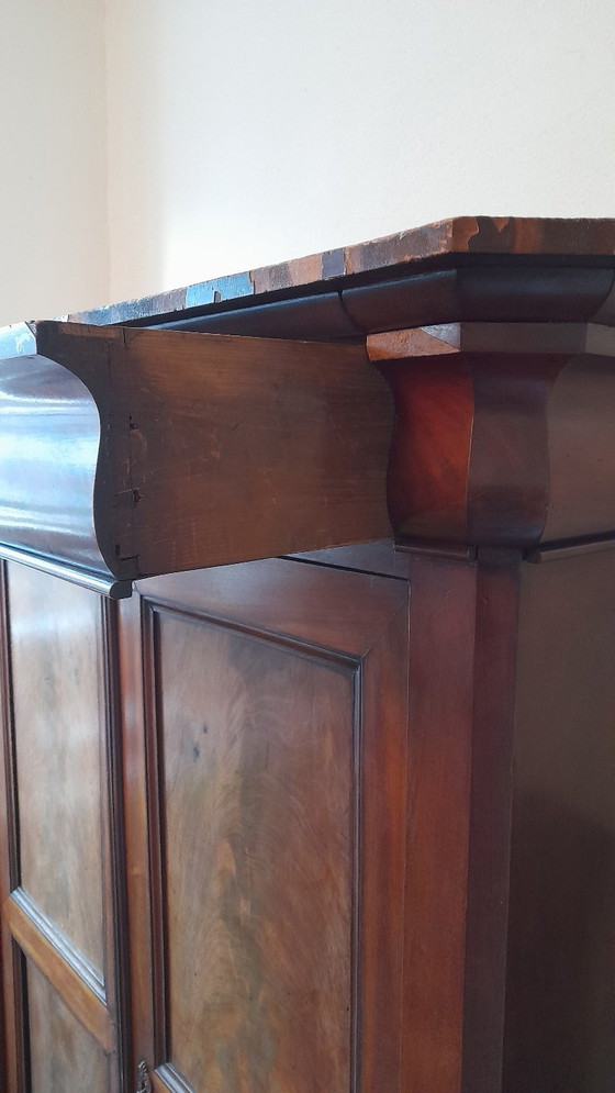 Image 1 of Mobile per riporre oggetti d'antiquariato