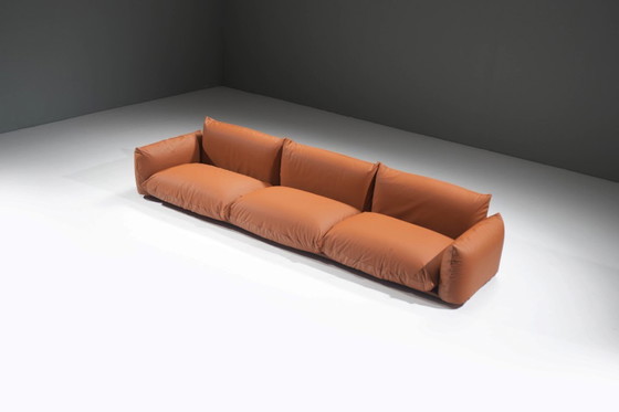 Image 1 of Splendido divano Marenco XL in pelle color cognac disegnato da Mario Marenco per Arflex Italia.