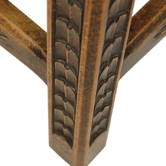 Image 1 of Charakteristischer Hocker aus Massivholz