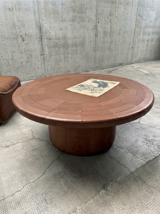 COGNAC LEATHER COFFEE TABLE IN DE SEDE STYLE, ROUND, XL, PATCHWORK, 1970s