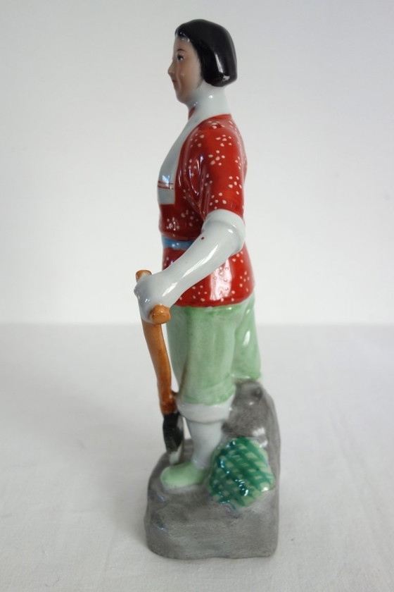 Image 1 of Estatua femenina de porcelana china con forma de galleta - Revolución Cultural n.º 6