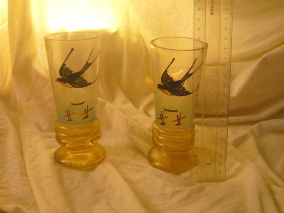 Image 1 of Bicchieri vintage, d'epoca, forse Art Déco? Due bicchieri con smalto iridescente e rondini.