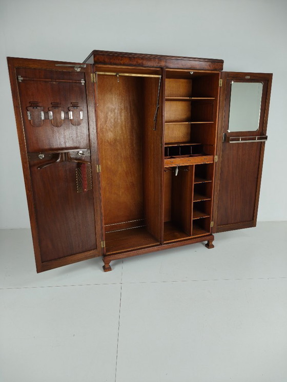 Image 1 of Bellissimo armadio in radica di noce in stile Art Déco inglese di Waring & Gillow – ca. 1900-1932
