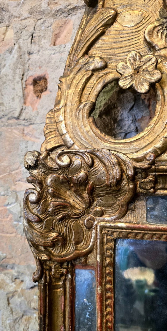 Image 1 of Regency period mirror with a carved and gilded wooden pediment – ​​18th century