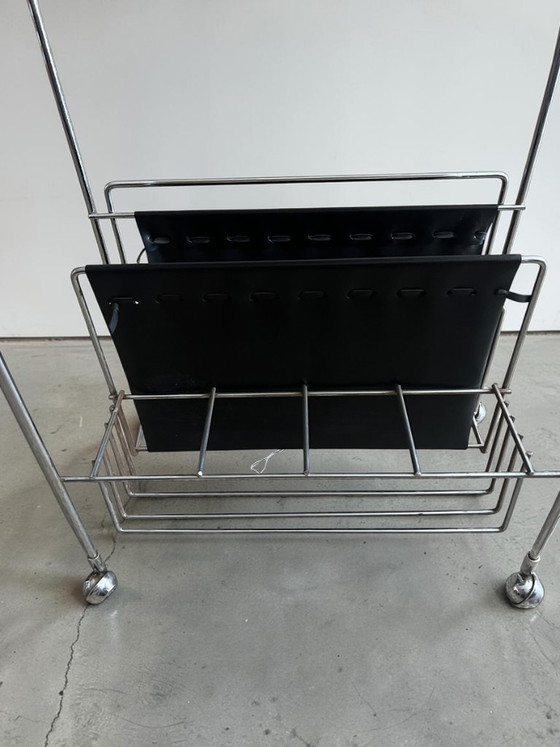 Image 1 of Vintage Zeitungswagen aus Chrom | Mid Century Beistelltisch | Deutscher Design Magazinwagen | Rollwagen | 70er Jahre