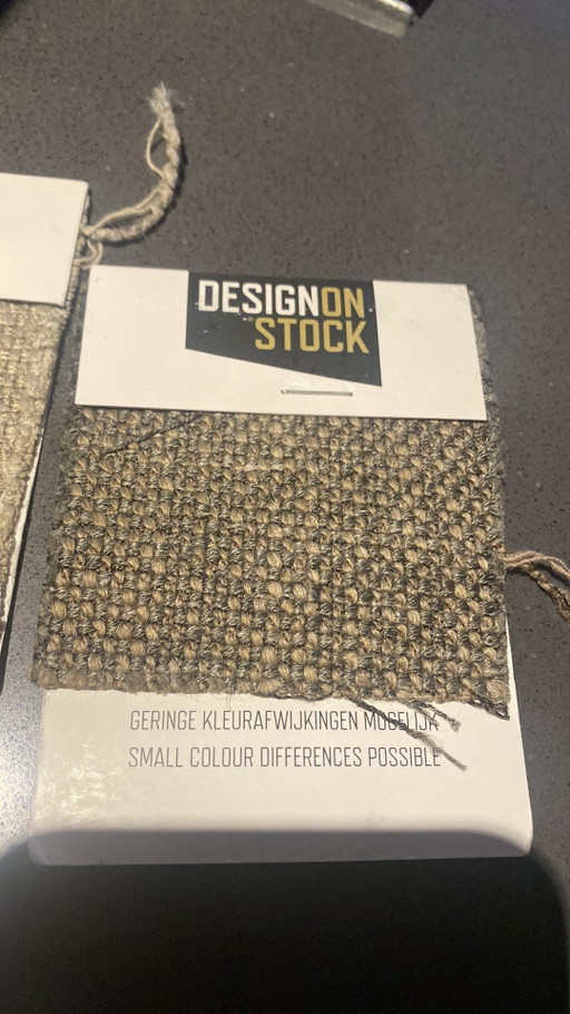 Design on stock hocker poef Aikon lounge met zwarte pootjes