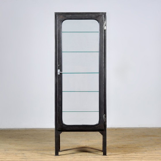 Image 1 of Armoire médicale vintage, années 1970