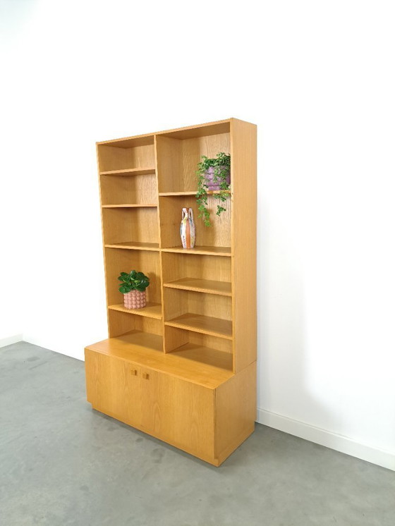 Image 1 of Hoge LP boekenkast met planken uit Zweden