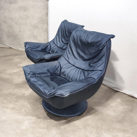 Image 1 of Pair of black 1970s leather swivel chairs