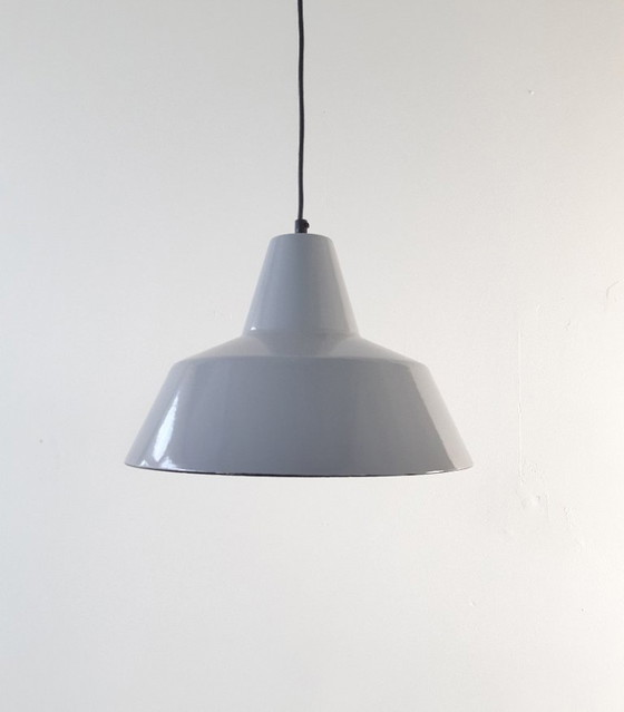 Image 1 of Louis Poulsen grijze emaille hanglamp, minimalistische industriële deense hanglamp, mid century modern eettafel lamp