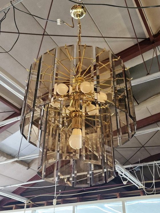 Image 1 of Lustre XL vintage en laiton et verre fumé des années 70