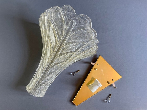 Image 1 of XL groot paar kunstglazen 90 kandelaars van Murano. Barovier en Toso stijl. Amberkleurige Graniglia en vergulde metalen frames.