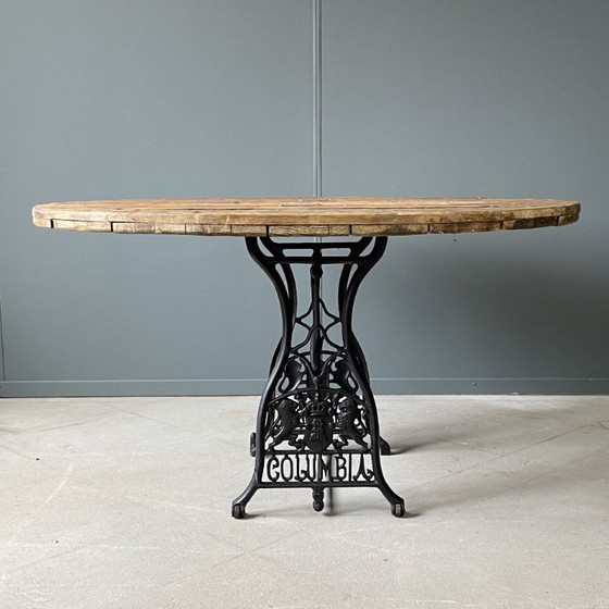 Image 1 of Vintage industriële eettafel – eikenhout – gietijzer