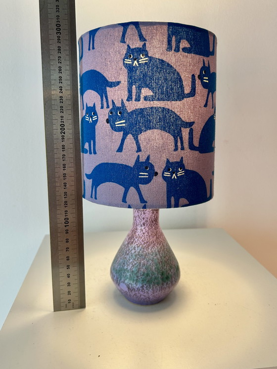 Image 1 of Bijzondere kleine tafellamp, gemaakt van gerecycled keramiek uit een atelier uit de jaren 70.