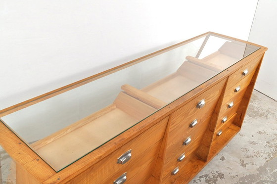 Image 1 of Vetrina/bancone da negozio in rovere stile Art Déco, anni '30