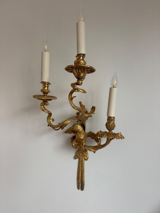 Verzierte goldene dreiarmige Wandleuchte, Wandleuchten, Metall, Classicisme (Foto 2 von 5)