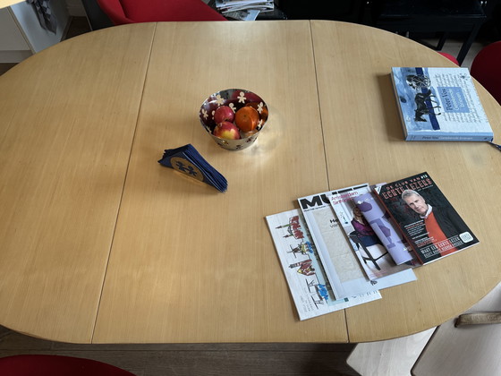 Image 1 of Artifort round/oval dining table