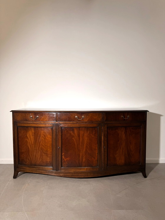Großes antikes Mahagoni-Sideboard mit Bogenfront (photo 3 of 8)