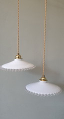 Set Vintage Hanglampen Wit Opaline Glas. Model 'Pie crust'