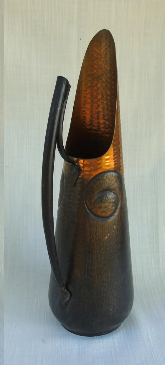 Brocca/vaso vintage francese di metà secolo in rame martellato e metallo nero (anni '50-'60) – Jean Goardere (photo 6 of 8)