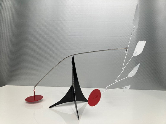 Image 1 of Black tripot, 4 leaves and a red disc