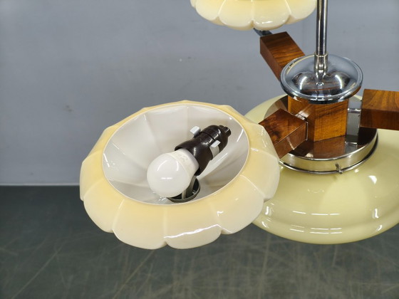 Image 1 of Lustre Art déco tchécoslovaque des années 1940 en noyer, chrome et verre