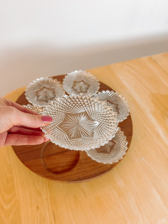 Image 1 of Vassoio girevole in legno di teak con ciotole in vetro.