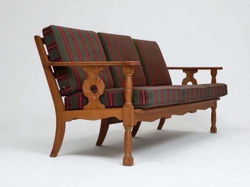Dänisches 3-Sitzer-Sofa aus den 1970er Jahren, grüne Möbelwolle, Eichenholz.