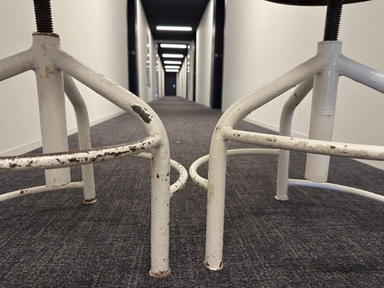 Image 1 of Set di 2 sedie da fabbrica industriali di metà secolo – regolabili, con logo KOJAL stampato