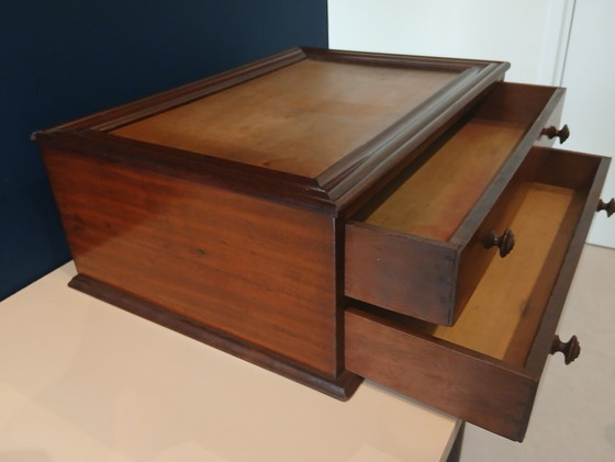 Image 1 of Cassettiera con 2 cassetti in legno di mogano