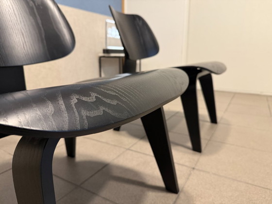 Image 1 of Vitra | Charles & Ray Eames | LCW Lounge Chair | Zwart Essen | 2 stuks