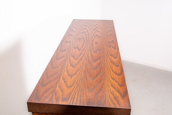 Image 1 of Meuble bar avec portes en chêne sculpté