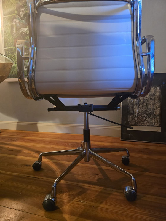 Image 1 of Design Stilwerk conference chairs in white leather, ergonomic, adjustable, on wheels