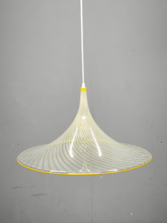 1970er Guzzini Meblo Trumpet Space Age Pendelleuchte, Italien – Kronleuchter, Plastic (photo 3 of 11)