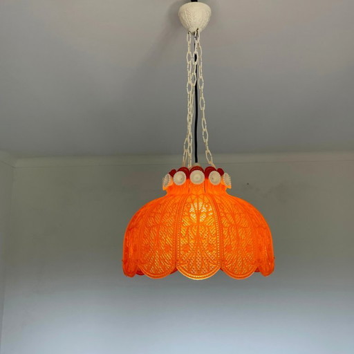 Lampadario a sospensione in acrilico rosso stile rustico con effetto pizzo, Ucraina, anni '70 – hanglampen, Plastic