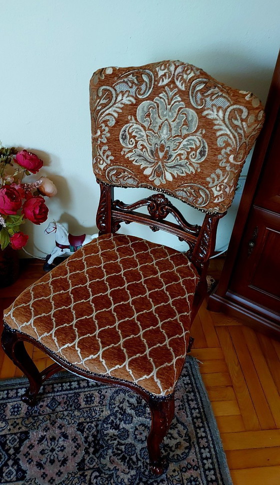 Image 1 of Prachtig paar antieke stoelen in neorococo-stijl, gerestaureerd en opnieuw bekleed.