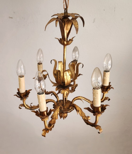 Lampadario forgiato a mano, dorato con foglia d'oro, stile Hollywood Regency, Italia. – Hans Kögl, Iron, Gold (photo 4 of 15)