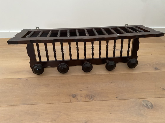 Image 1 of Appendiabiti vintage in legno con mensola a muro, prodotto in Francia.