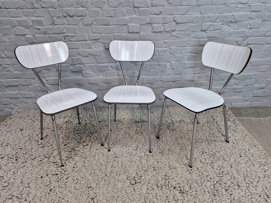 Set di 3 Sedie da Cucina Design Vintage di Brabantia, Formica Striata Bianca, Paesi Bassi, Anni '60 (photo 3 of 8)