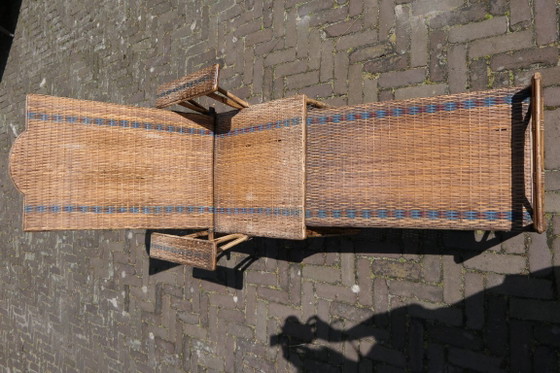 Image 1 of prachtige antieke Franse lounge ligstoel, gemaakt van rotan en bamboe