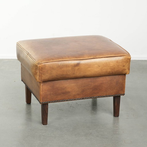 Characterful Cowhide Leather Stool With a Beautiful Patina Finished With Decorative Nails – hockers en poefs