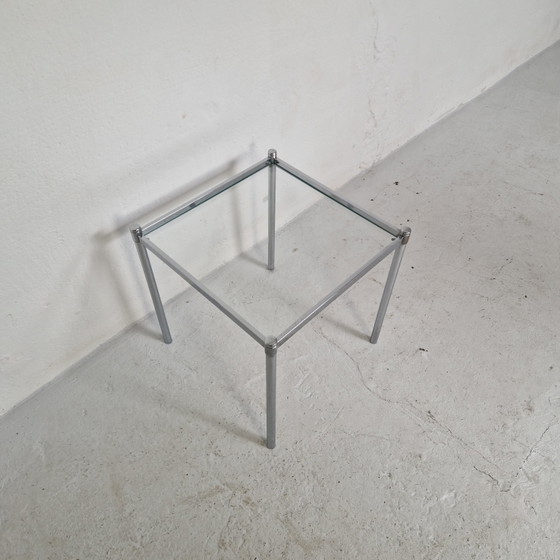 Image 1 of Table d'appoint vintage tendance avec plateau en verre