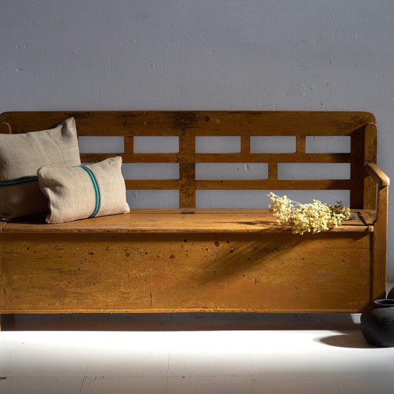 Antique painted storage bench in pine wood – Central Europe, circa 1920 – Benches (photo 4 of 40)