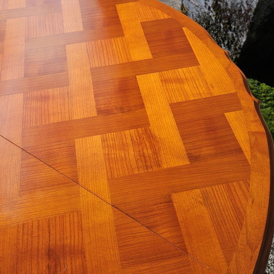 Image 1 of Franse vintage marqueterie eettafel - uitschuifbare kersenhouten tafel - Louis XV-stijl - jaren 80